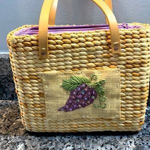 Straw pocketbook, like new, zipper closer, lined, inside pocket